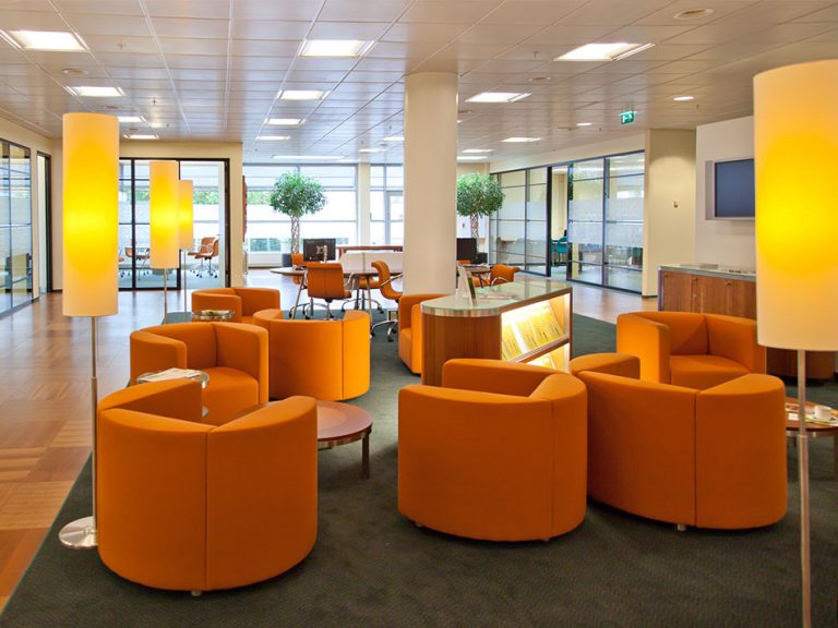Agence Gefigram Draguignan Agence Skoart Var Draguignan Saint Raphael Designer Architecte Decoration Interieur Entreprise espace bureaux hall accueil fauteuil prange